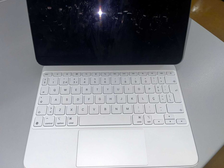 iPad Air 5Gen 64gb Wifi + Magic Keyboard 2025
para iPad Air