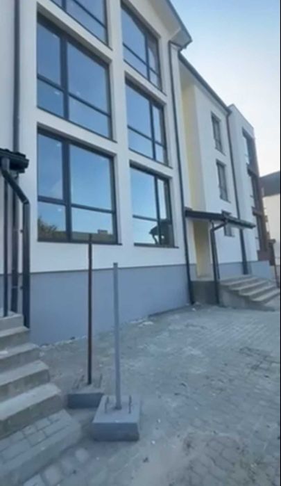 Продається 3-кімнатна квартира в ЖК "Пори року" с. Солонка