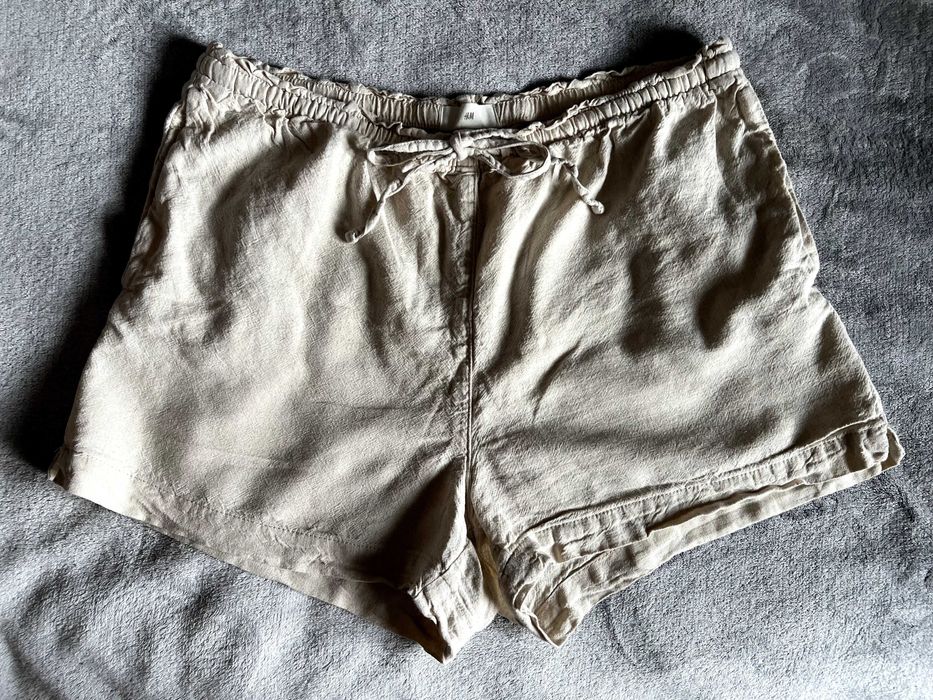 Lniane beżowe spodenki