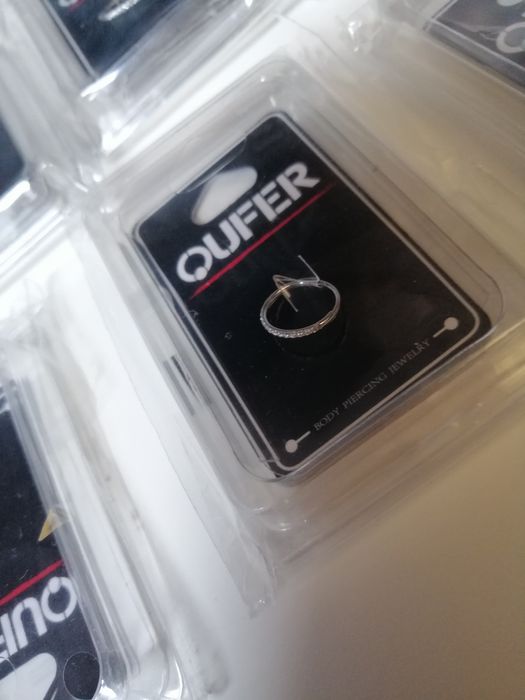 Oufer kolczyk do chrząstkii wysokiej jakości stal chirurgiczna 316L