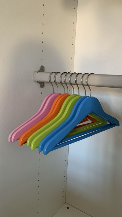 Cruzetas cabides coloridas madeira