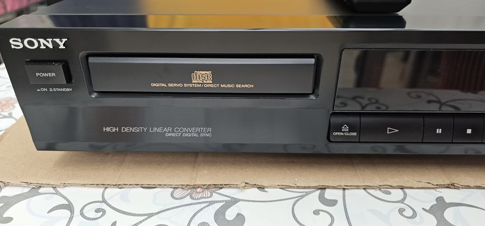 Sony Leitor CDP 311 com comando.