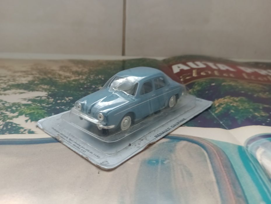 Kultowe auta PRL Renault Dauphine model samochodu PRL 1 43