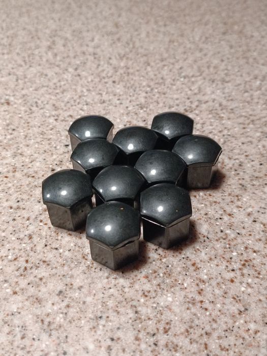 Колпачки колёсных гаек черные 19 мм