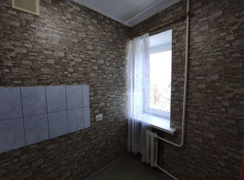 ^ До продажу пропонується 1 кімнатна квартира після ремонту у Комунарському районі.