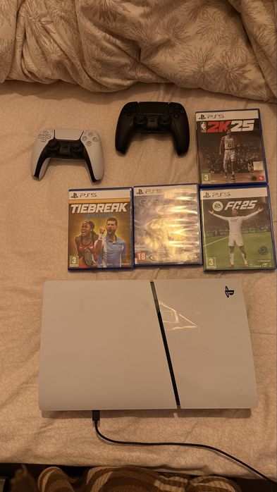 Playstation 5 slim 1TB com jogos e 2 comandos originais