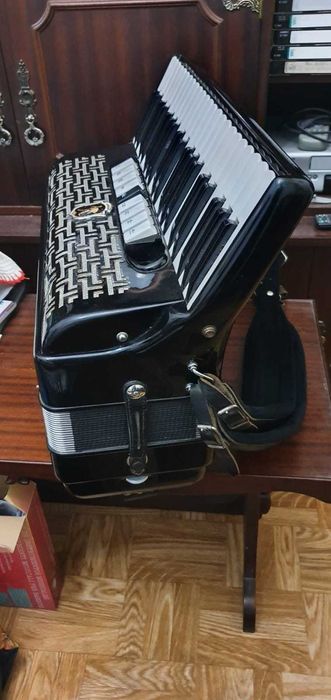 Acordéon Paoolo Soprani nove registro em quarta de voz