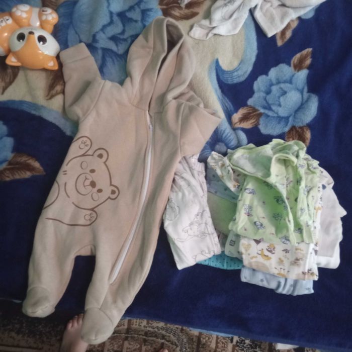 Віддам безкоштовно одяг на хлопчика 0-6