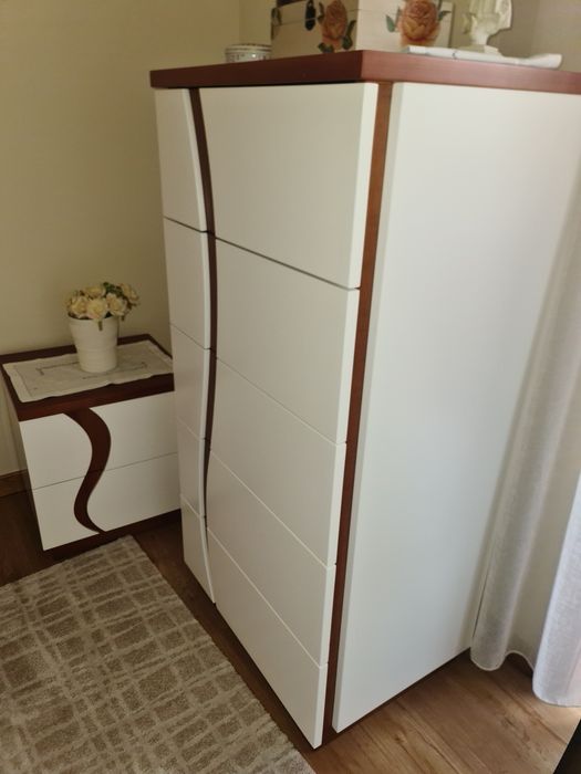 Camiseiro/ comoda e mesa cabeceira