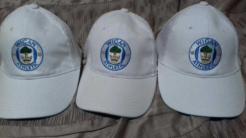 Бейсболка фирменная Wigan Athletic Football Club .