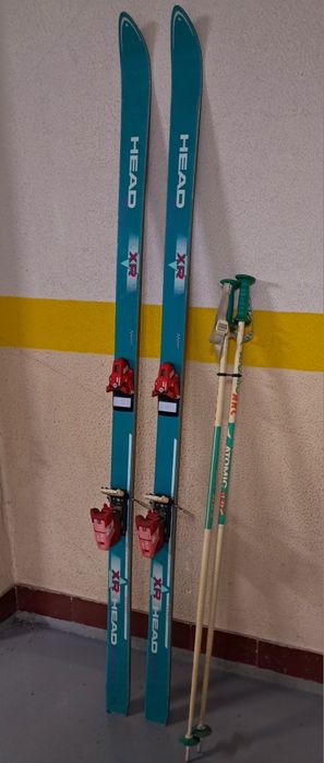 Skis Head c/ Fixações + Bastões Atomic