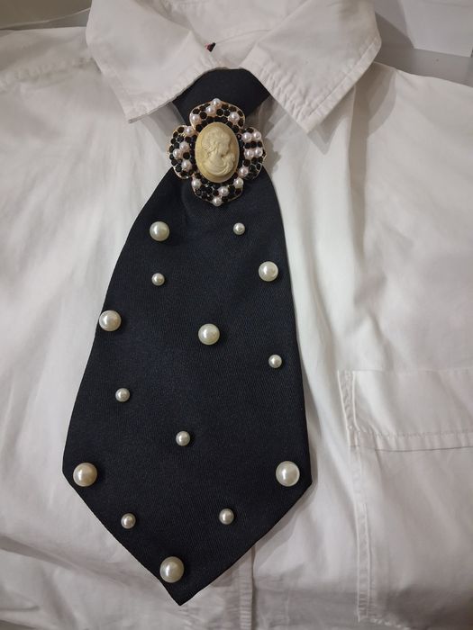 Elegancki krawat damski