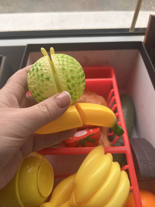 Детская посудка и фрукты, овощи, еда