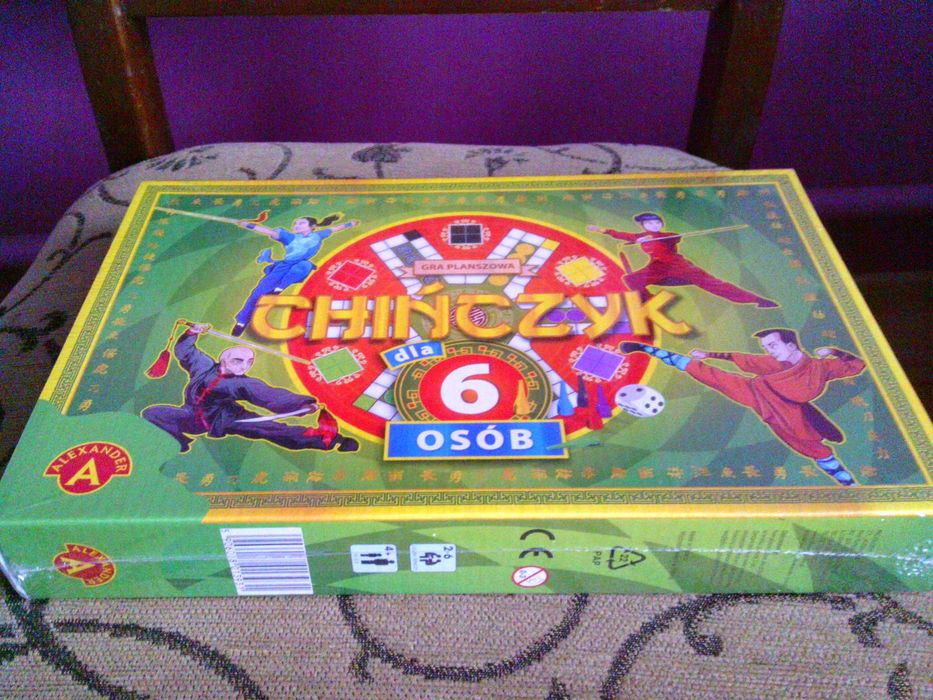 Gra planszowa "Chińczyk dla 6 osób" + 2 opakowania bierek