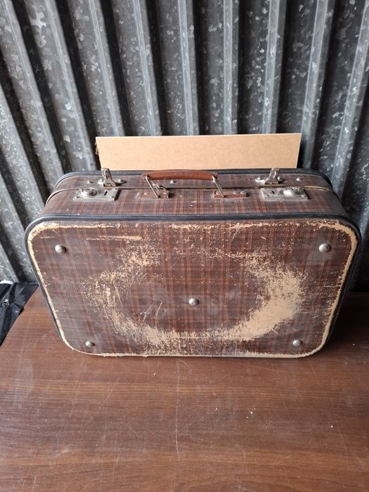 Stara walizka z czasów PRL-u