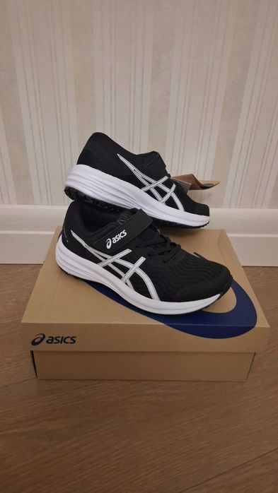Нові дитячі кросівки Asics (35 розмір)