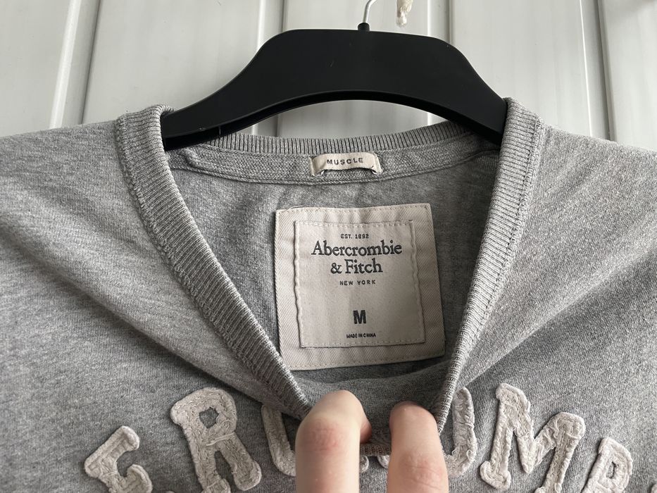Серая футболка Abercrombie & fitch в зальчик / М-L