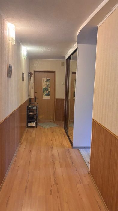 Продам 3к улучшенку 1й эт/9и кухня 9м газ, кирпич, м. Ботсад