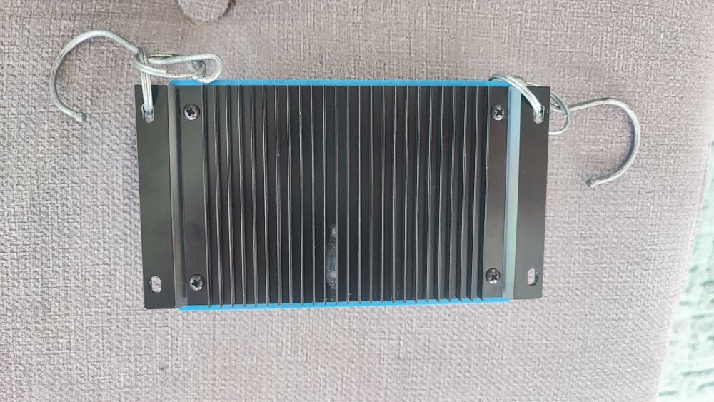 Panel stoneczny 115W i akumulator zelowy
60Ahzregulatorem LCD
