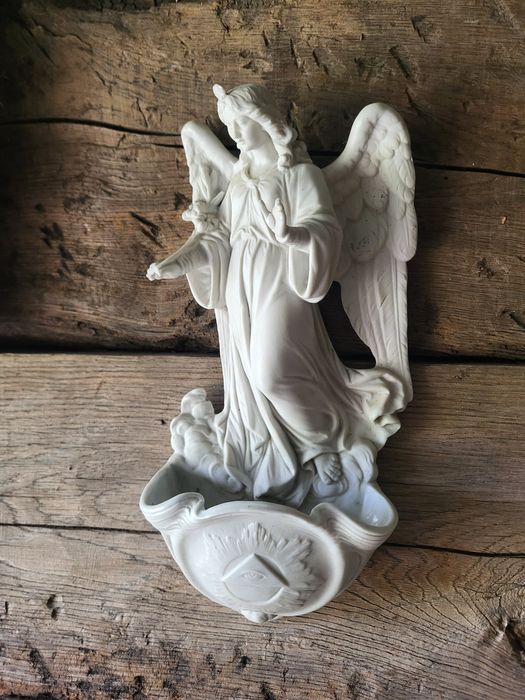 Duża kropielnica Anioł biskwit porcelana