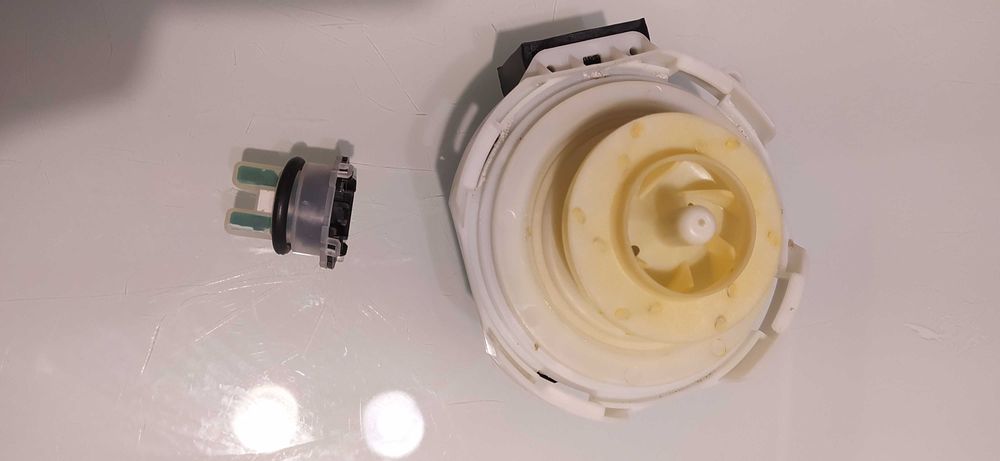 Pompa myjąca do zmywarki Whirlpool