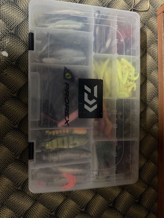 Caixa de amostras para pesca ao achiga e lucio.