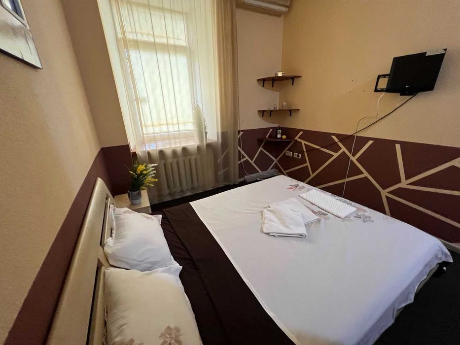 1к Центр Номер у готелі подобово метро Олімпійська Жилянська 48