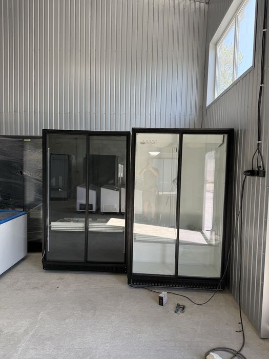 Холодильна вітрина шафа холодильник холодильні вітрини