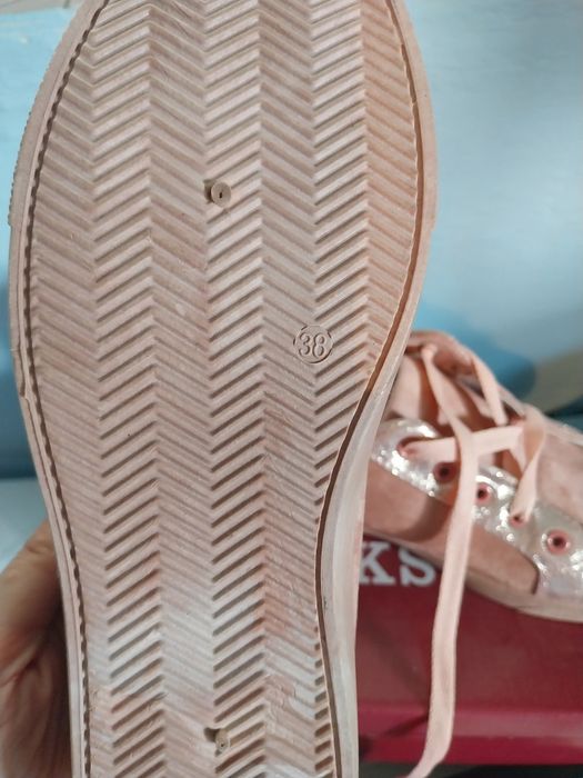 Trampki z gwiazdką nowe 38