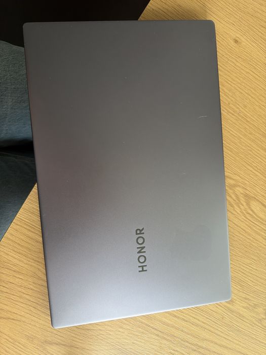 Laptop Honor.  Musisz ponownie zainstalować system Windows