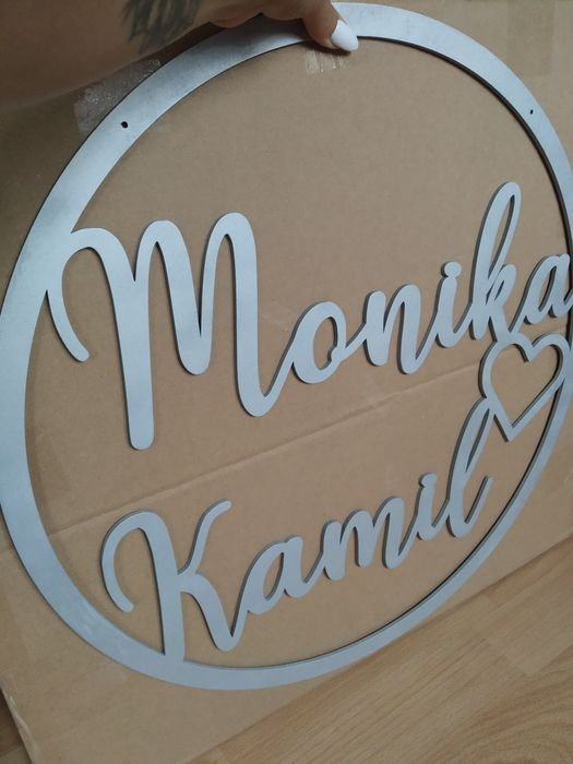 Koło z imionami Monika Kamil na ściankę za parę młodą srebrne