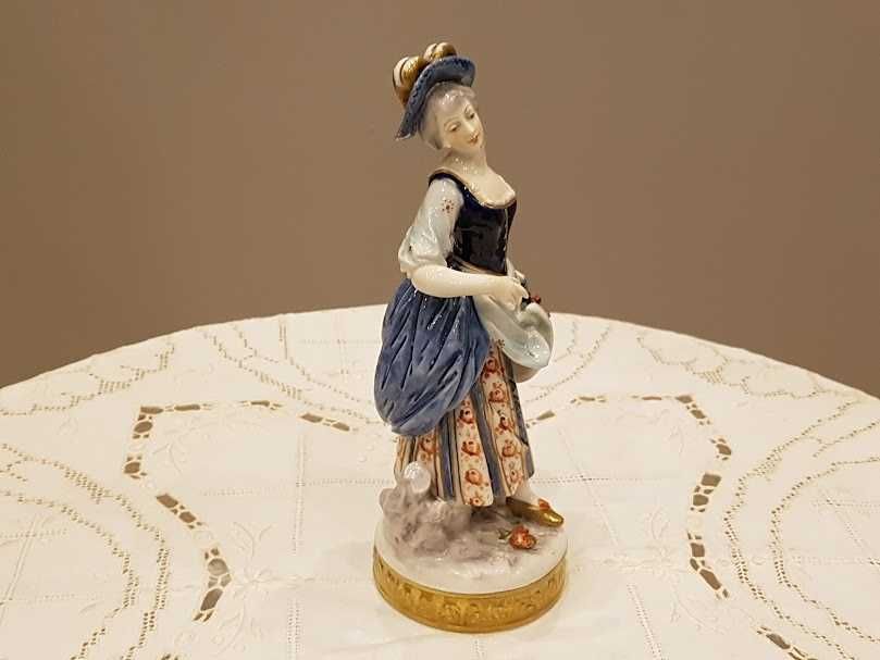 Figurka "Kobieta z koszem kwiatów", porcelana Turyngia.