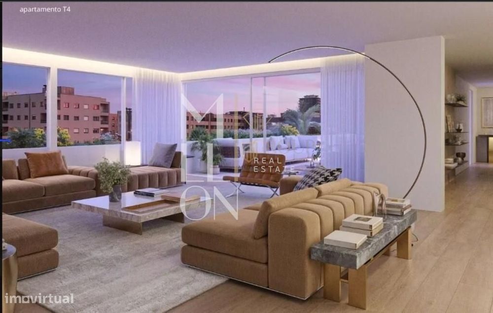Apartamento T4 na numa das avenidas mais emblemáticas de Matosinhos