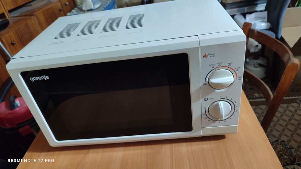 Микроволновая печь Gorenie в хорошем состоянии