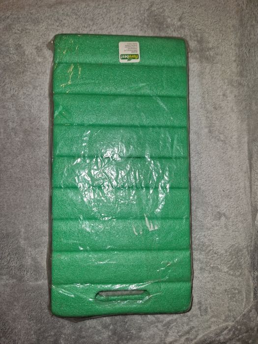 Pianka ogrodowa pod kolana