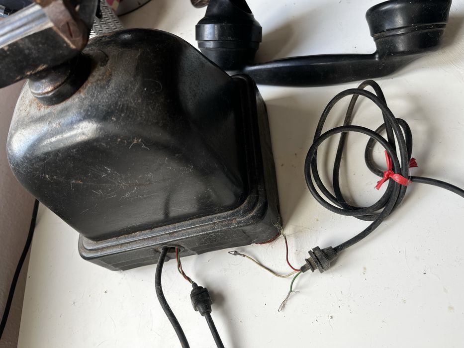 Telefone antigo de manivela vintage (magneto)