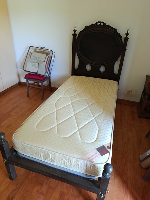 Cama solteiro muito antiga antiguidade madeira maciça com colchao 195x95cm