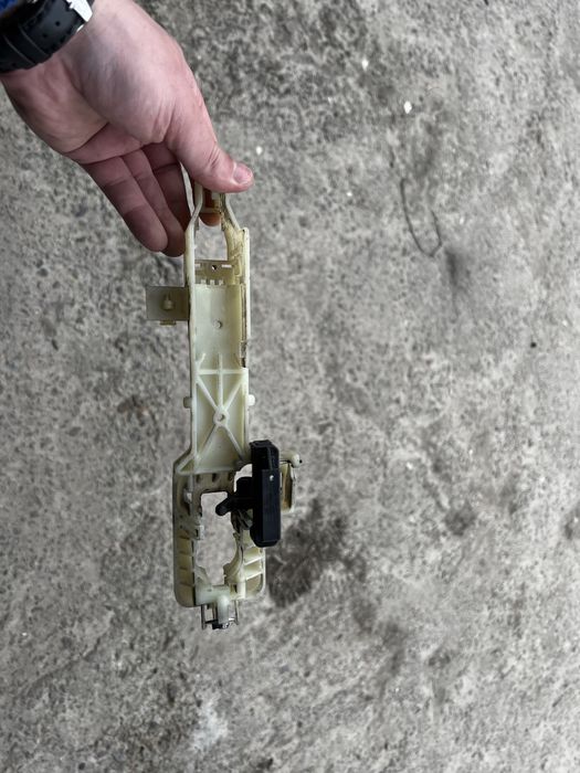 Крепление ручки двери Ix-35