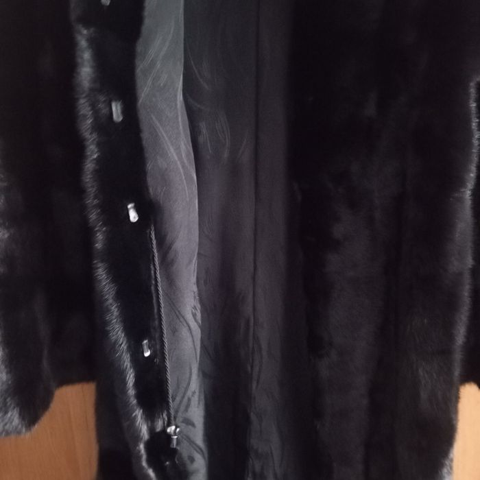 Продам натуральну норкову жіночу довгу шубу в ідеальному стані