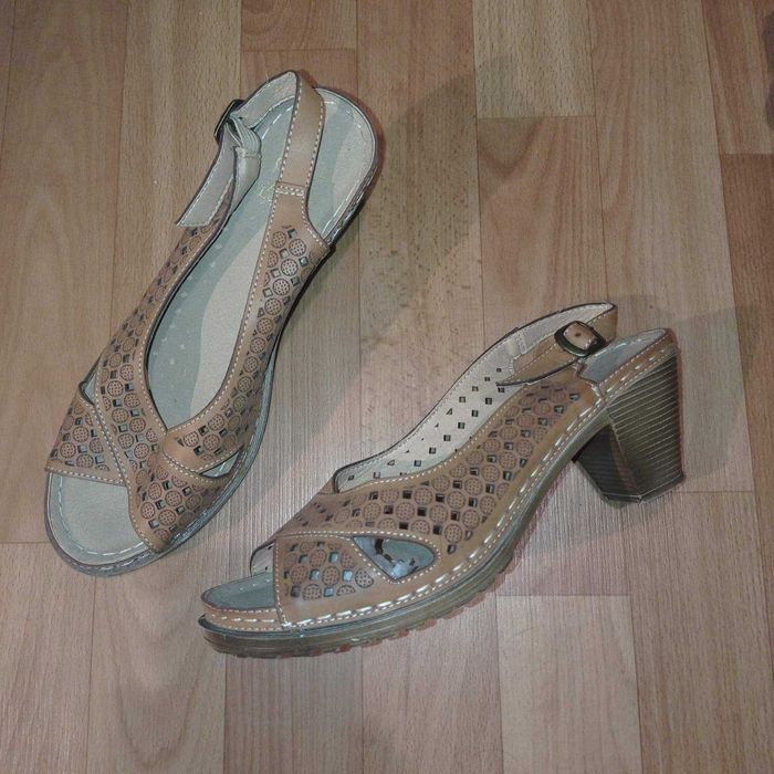 Босоножки р. 40-41 кожаные