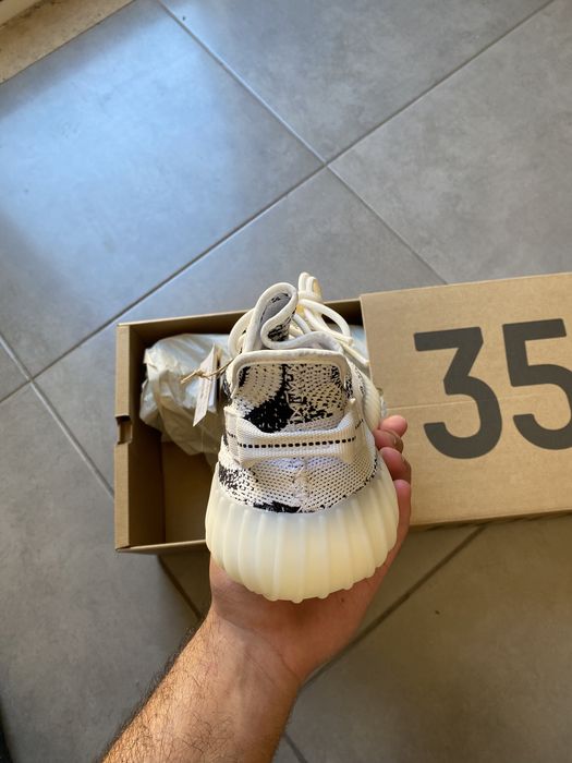 Adidas Yeezy 350 zebra