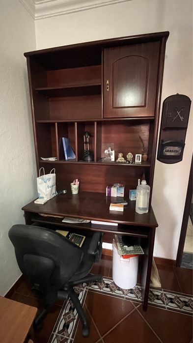 Secretária em madeira