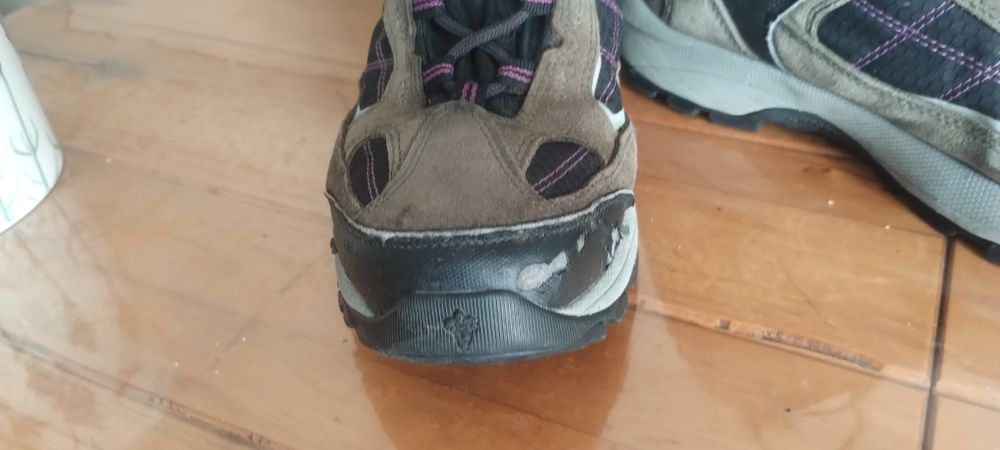 Трекові черевики