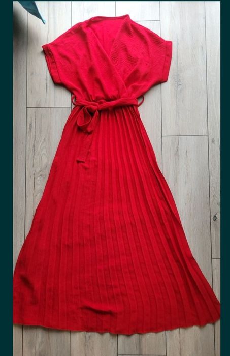 Sukienka długa czerwona sukienka na studniówke