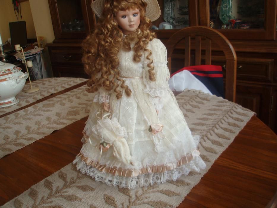 Bonecas de porcelana