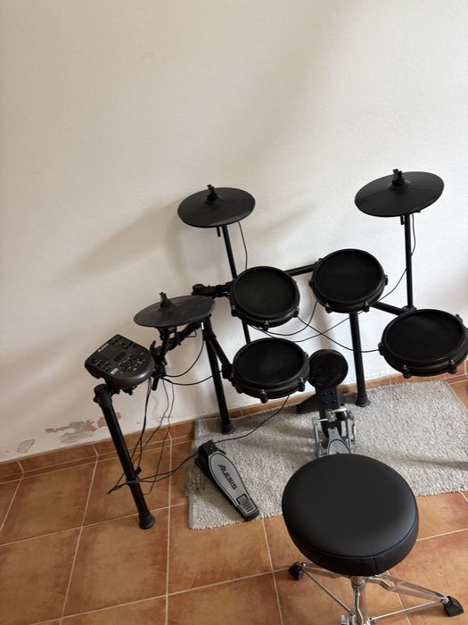 Bateria Eletrônica Alesis nitro mesh kit