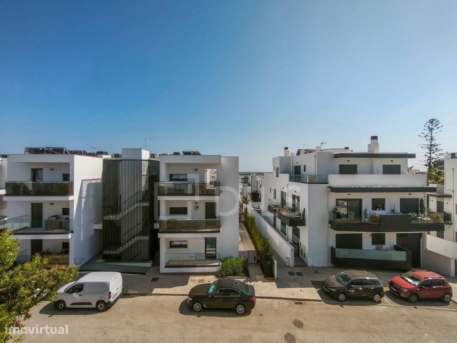 Apartamento T2 com varanda, terraço e garagem em Cabanas, Tavira