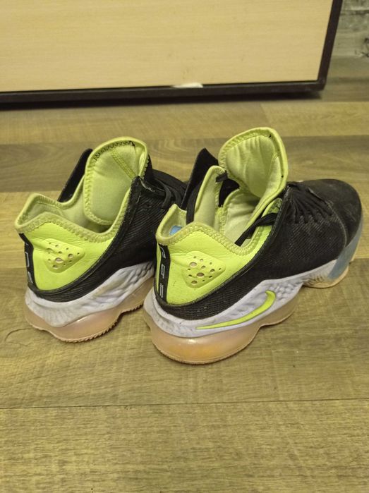 Продам кроссовки Nike Lebron 19