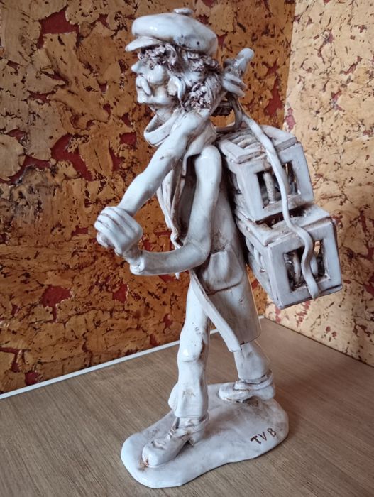 Figurka  Gołębiarza