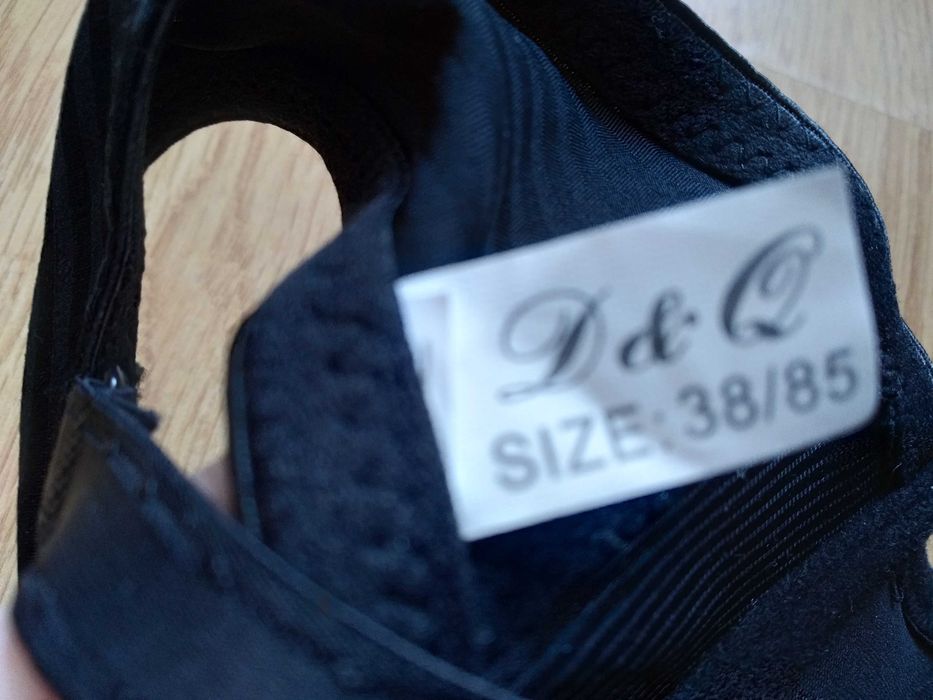 nowy czarny biustonosz 38/85